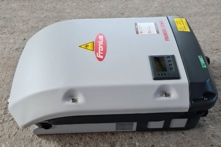 Fronius Symo 6.0-3-M, light inverter