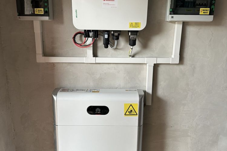 Balatonalmádi - 11db Canadian Solar CS6L-460MS Napelem / Huawei SUN2000-5K-MAP0 Inverter / Huawei LUNA2000-10-S0 Akkumulátor