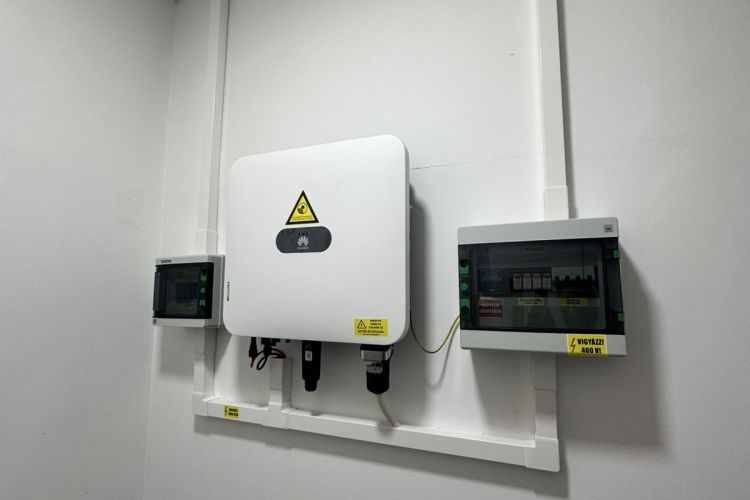  Aba - 14 db Canadian Solar CS6L-460MS Napelem / Huawei SUN2000-6K-MAP0 Inverter