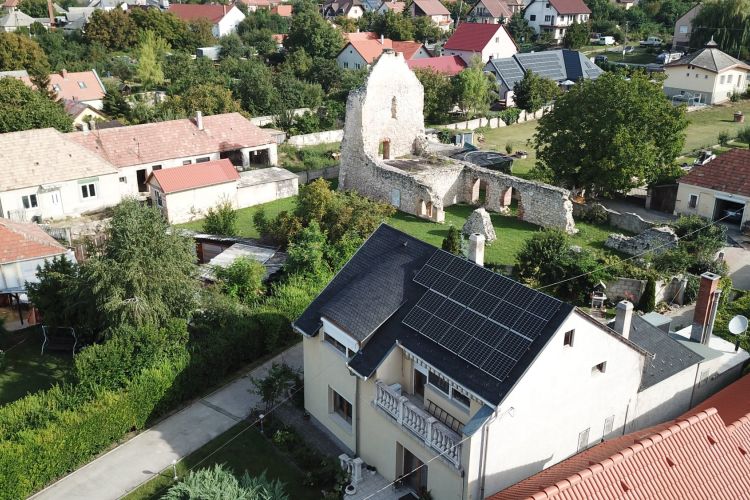 Veszprém-Gyulafirátót - SAJ Sununo Plus 3K-M Light inverter és 10 db Q-Cells 330 Wp napelemek