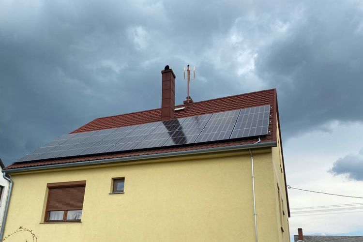 Zirc - 18 db Longi Solar 375 Wp monokristályos osztott cellás napelem