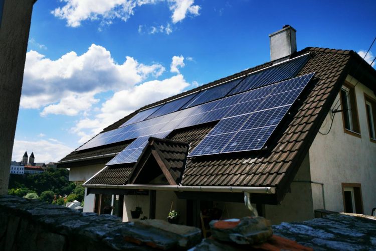 Veszprém - 16 db LONGi Solar 370 Wp