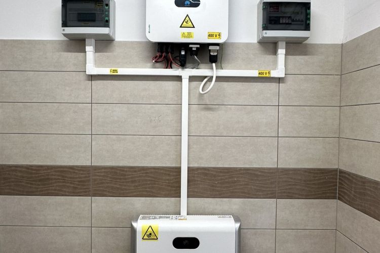 Borzavár óvoda - 24 db Canadian Solar CS6L-455MS Napelem / Huawei SUN2000-10K-MAP0 Inverter / Huawei LUNA2000-10-S0 Akkumulátor