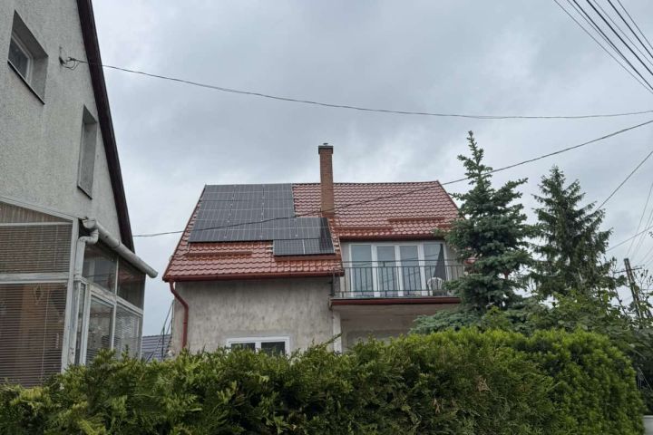 Balatonalmádi - 11db Canadian Solar CS6L-460MS Napelem / Huawei SUN2000-5K-MAP0 Inverter / Huawei LUNA2000-10-S0 Akkumulátor