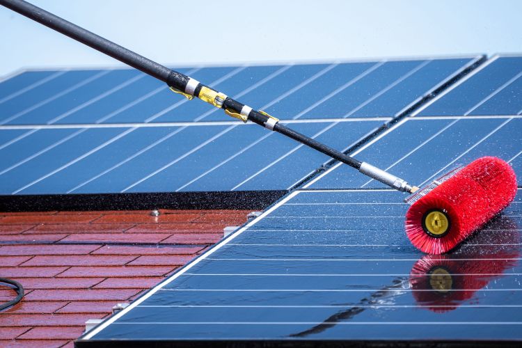 Napelem mosás és karbantartás