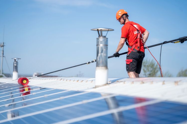 Napelem mosás és karbantartás