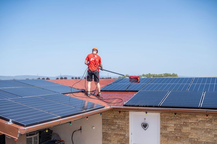 Napelem mosás és karbantartás