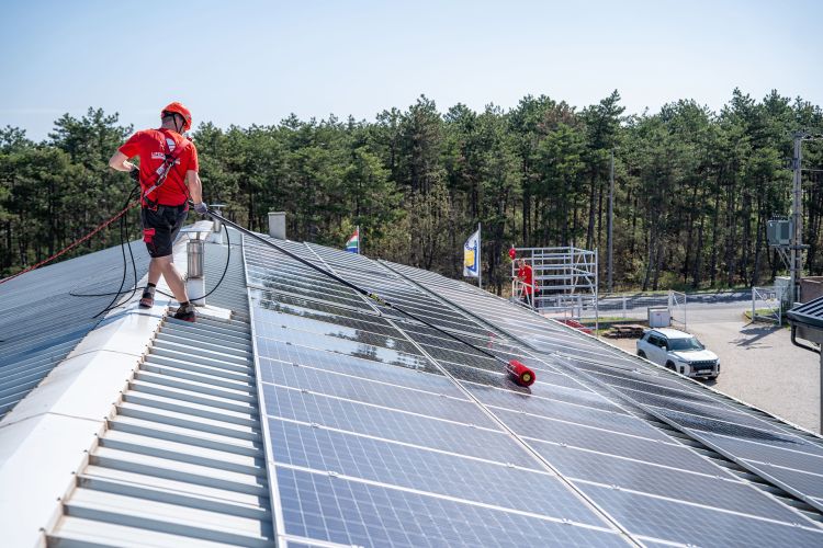 Napelem mosás és karbantartás