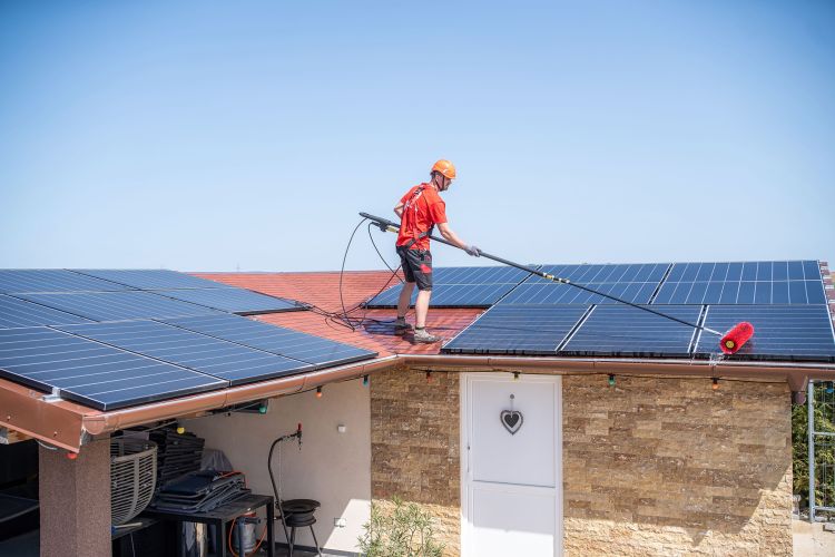 Napelem mosás és karbantartás