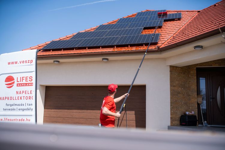 Napelem mosás és karbantartás