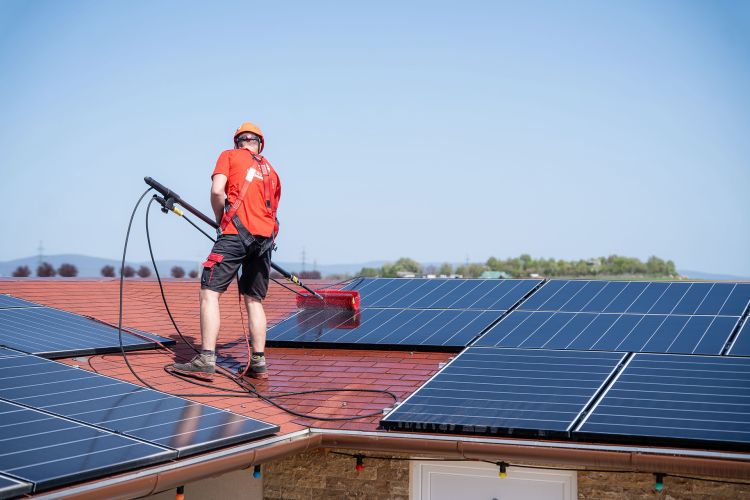 Napelem mosás és karbantartás