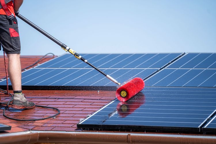 Napelem mosás és karbantartás