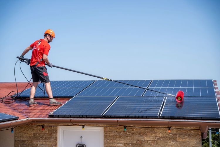 Napelem mosás és karbantartás