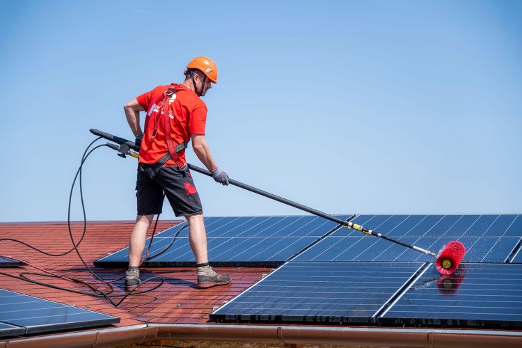 Napelem mosás és karbantartás