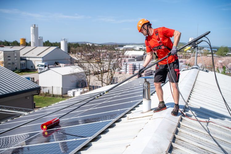 Napelem mosás és karbantartás