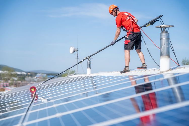 Napelem mosás és karbantartás