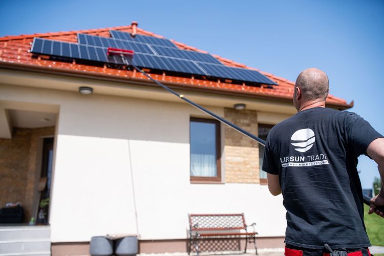 Napelem mosás és karbantartás