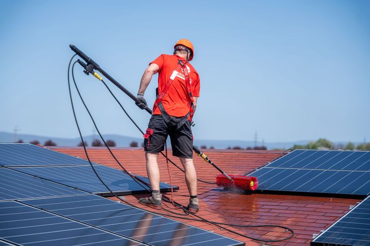 Napelem mosás és karbantartás