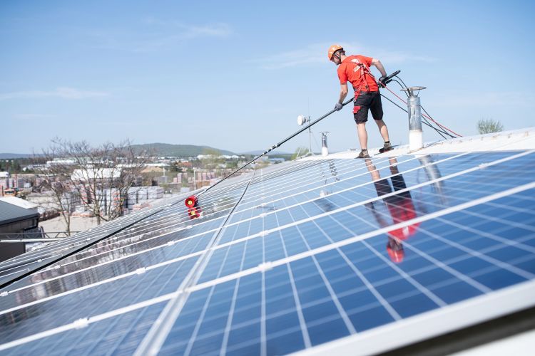 Napelem mosás és karbantartás