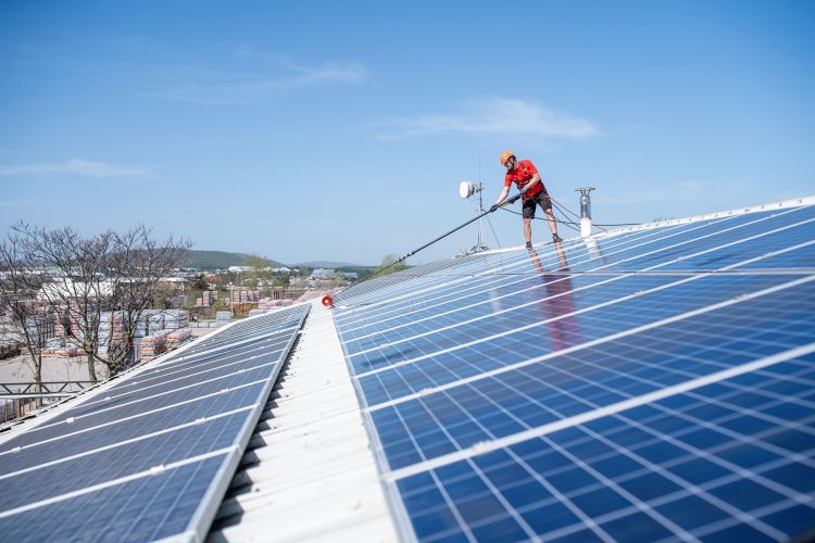 Napelem mosás és karbantartás