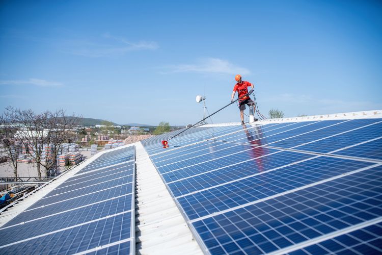 Napelem mosás és karbantartás