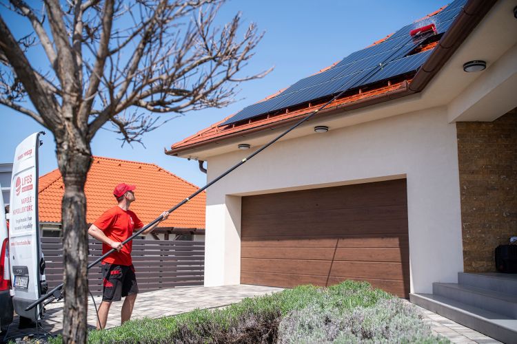 Napelem mosás és karbantartás